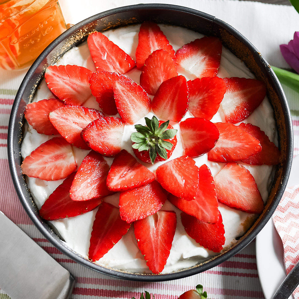 How To Make Healthy Frozen Strawberry Pie Easy Peasy Dessert