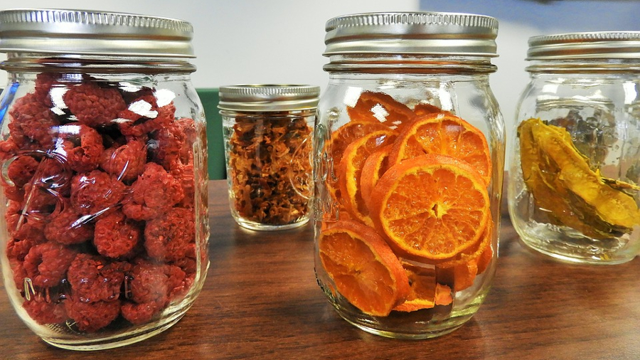 how to store dehydrated fruit