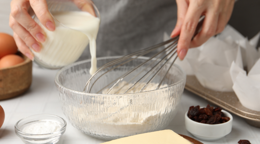 Hydrating freshly milled flour to prevent a crumbly dough